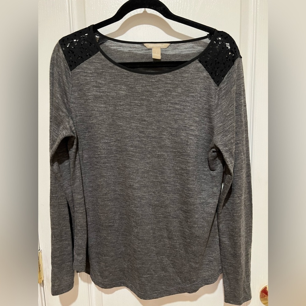 Banana Republic gray shirt with lace - size large